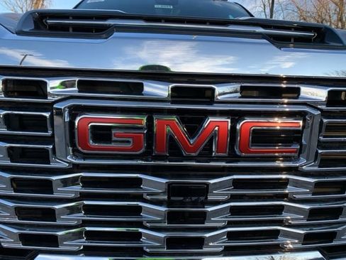 New 2026 GMC Sierra 2500 Denali w/ Denali Reserve Package image 10