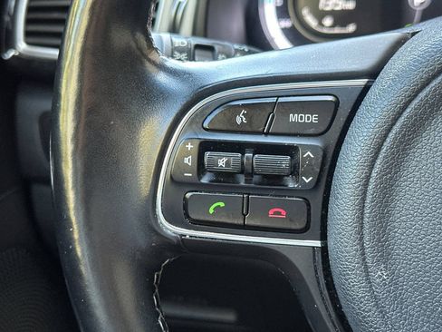 Used 2017 Kia Niro Touring FWD image 36