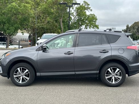 Used 2018 Toyota RAV4 XLE FWD image 7