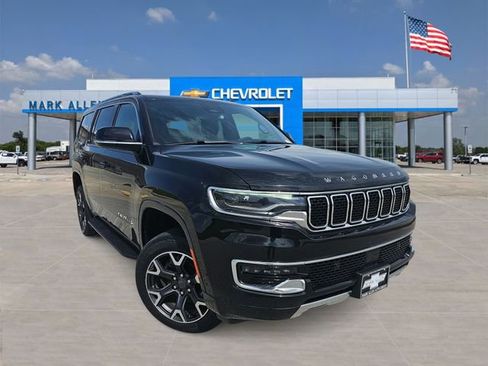 Used 2023 Jeep Wagoneer Series III w/ Preferred Equipment Group image 1