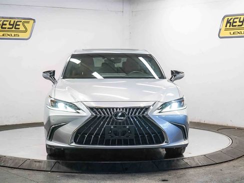 Used 2023 Lexus ES 300h w/ Premium Package image 6
