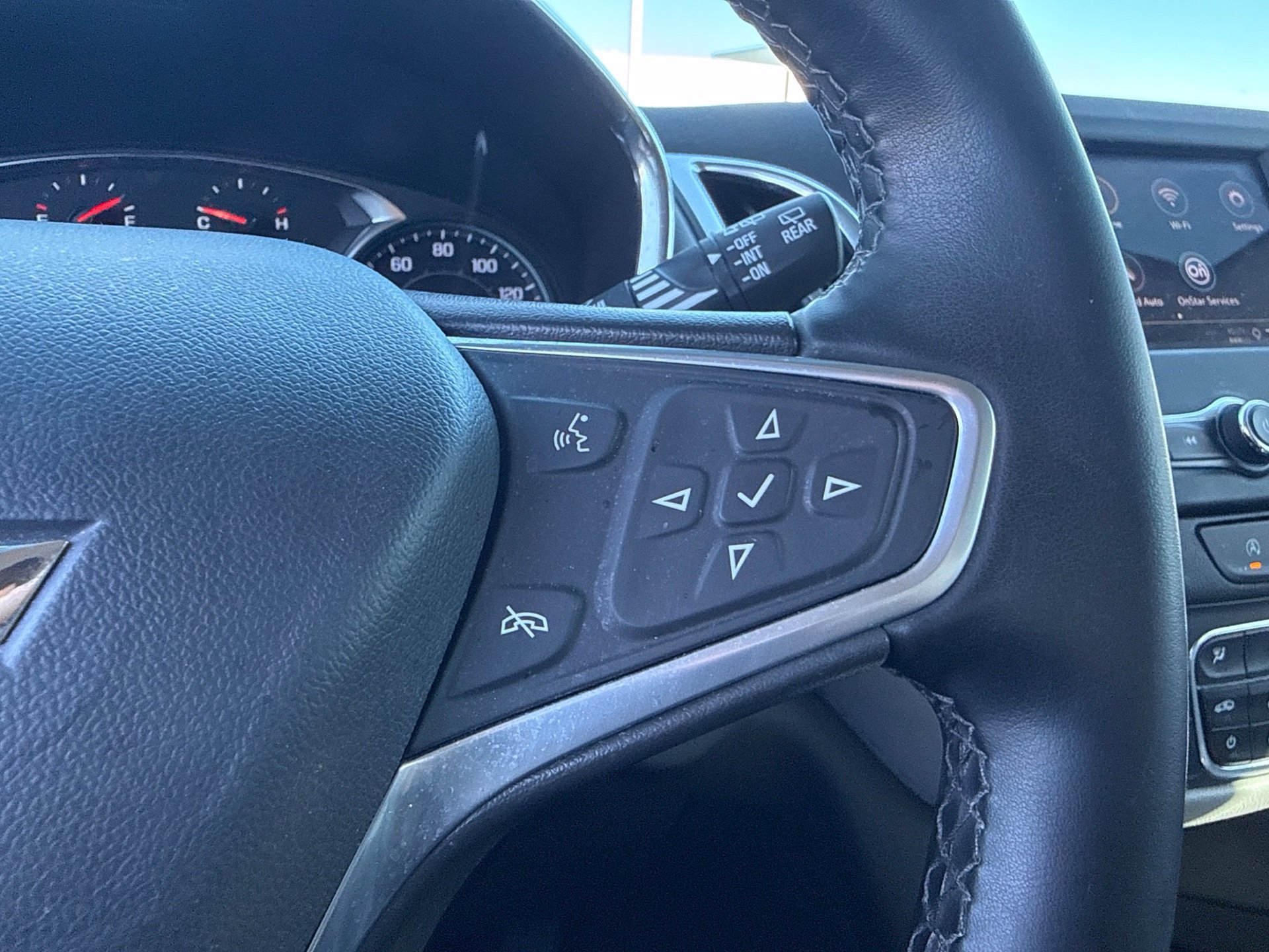 Used 2023 Chevrolet Equinox LT w/ Driver Convenience Package AWD/4WD image 25