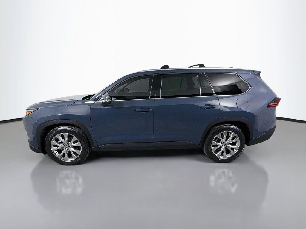 Used 2025 Toyota Grand Highlander AWD image 9