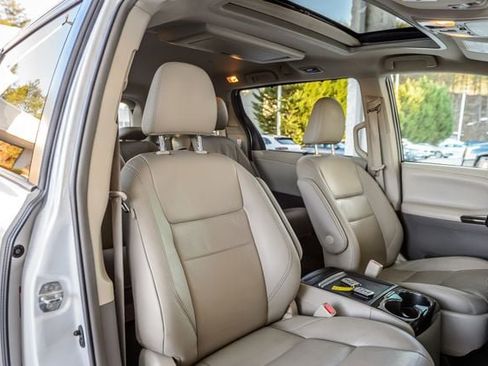 Used 2018 Toyota Sienna XLE Premium image 39