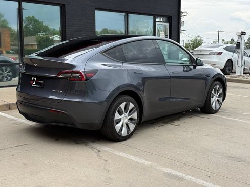 Used 2023 Tesla Model Y Long Range AWD/4WD image 13