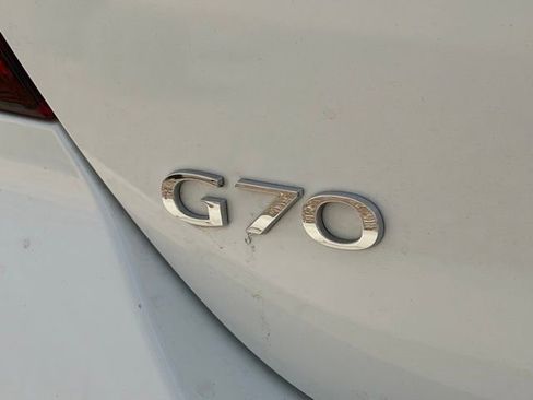 Used 2022 Genesis G70 2.0T image 9