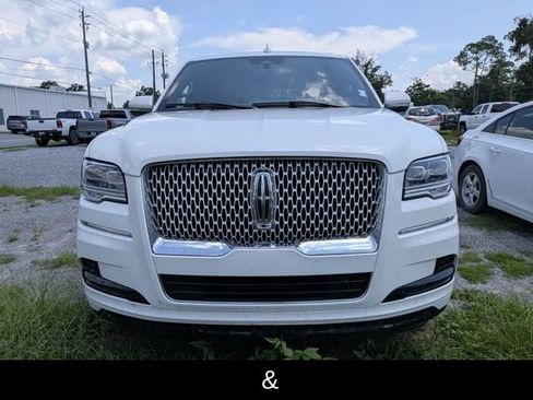 Used 2024 Lincoln Navigator Reserve AWD/4WD image 3