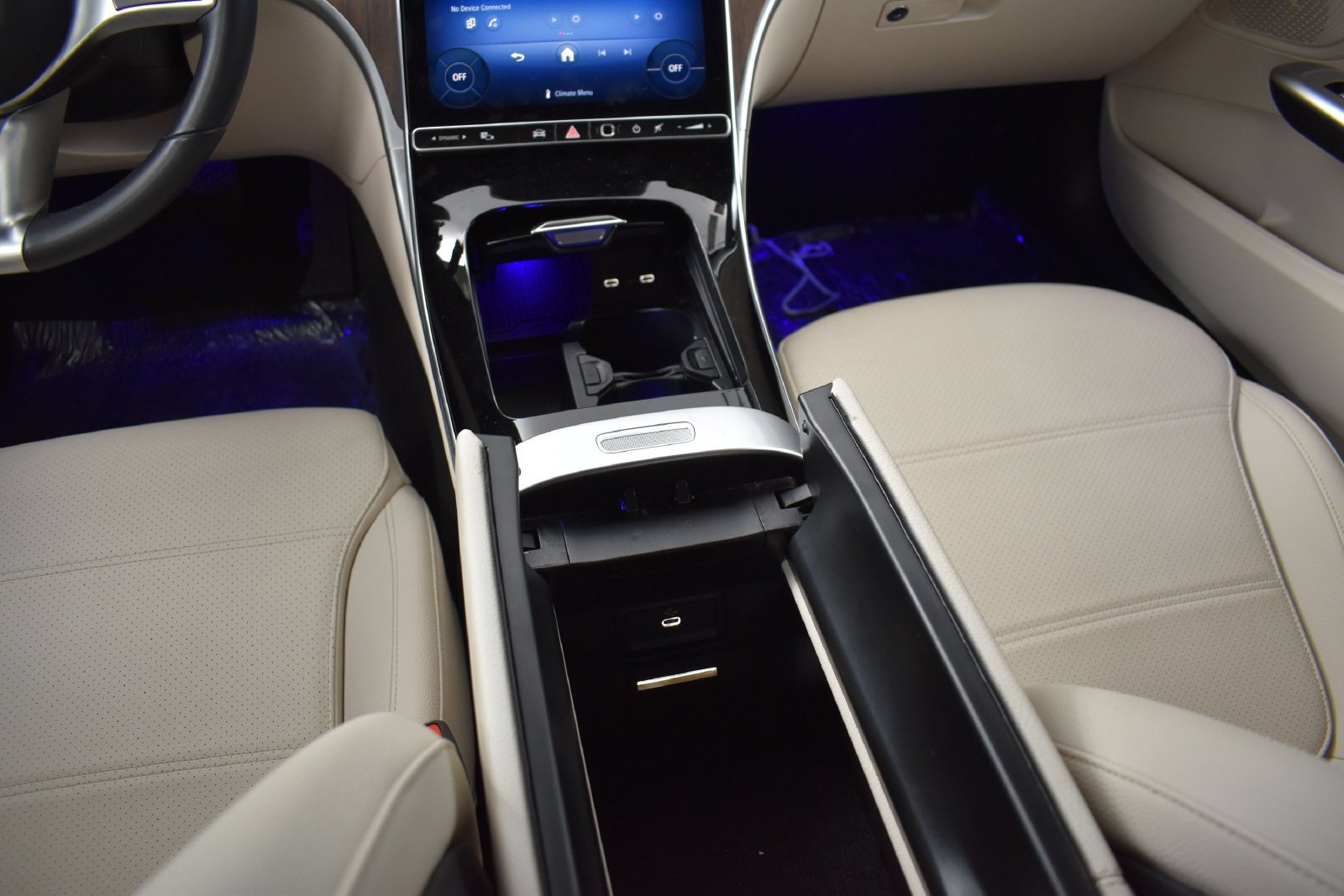 Used 2025 Mercedes-Benz C 300 4MATIC Sedan image 15