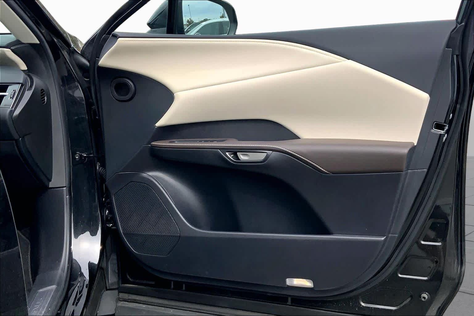 Used 2024 Lexus RX 350 Premium w/ Kick Sensor & Tow Package AWD/4WD image 23