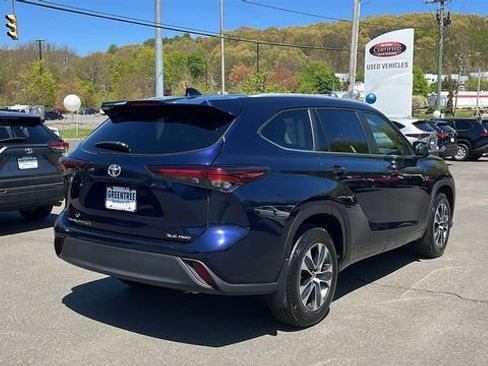 Certified 2025 Toyota Highlander XLE AWD/4WD image 6