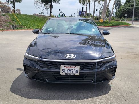 Used 2025 Hyundai Elantra Hybrid FWD image 5