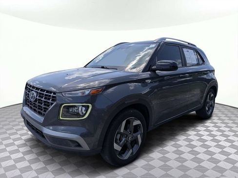 Used 2023 Hyundai Venue Limited w/ Cargo Package FWD image 7