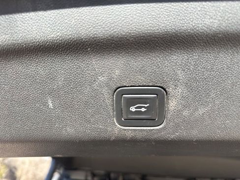 Used 2021 GMC Yukon SLT w/ SLT Luxury Plus Package image 38