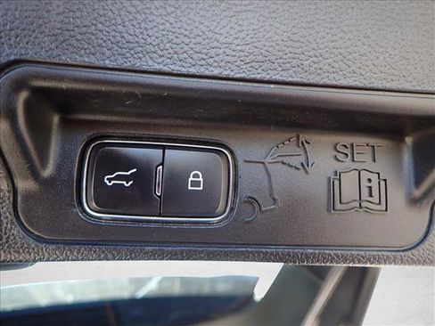 Used 2020 Ford Explorer XLT w/ Equipment Group 202A image 9