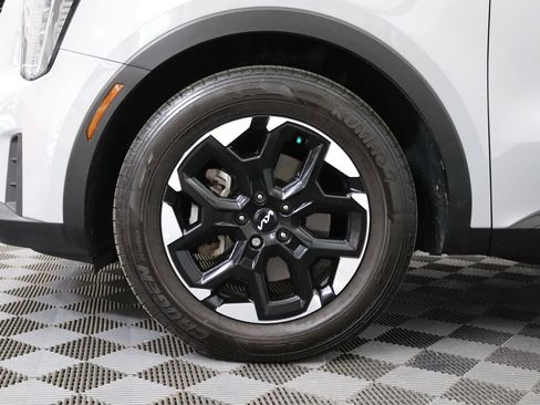Used 2024 Kia Sorento S w/ Panoramic Sunroof Package FWD image 4