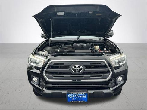 Certified 2017 Toyota Tacoma SR5 AWD/4WD image 5