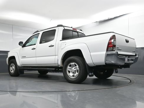 Used 2014 Toyota Tacoma Base image 16