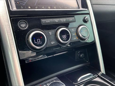 Used 2019 Land Rover Discovery HSE image 32