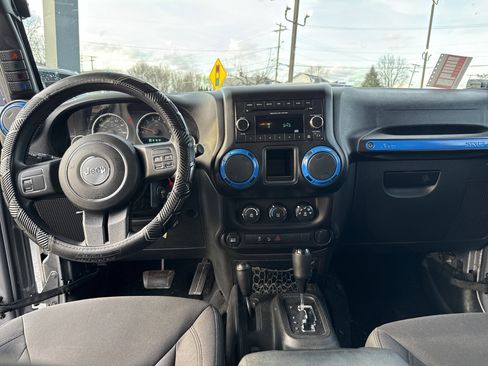 Used 2015 Jeep Wrangler Unlimited Sport image 13