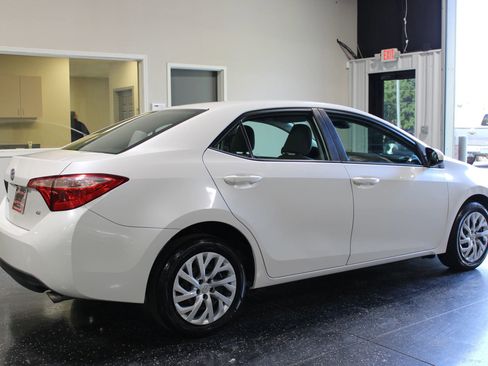 Used 2018 Toyota Corolla LE FWD image 3