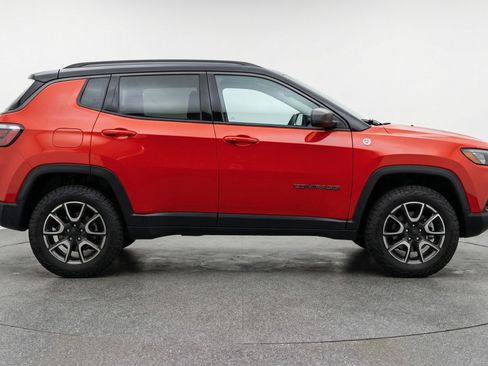 Used 2025 Jeep Compass Trailhawk w/ Trailer Tow Group AWD/4WD image 11