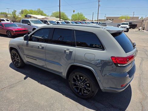 Used 2020 Jeep Grand Cherokee Altitude RWD image 19