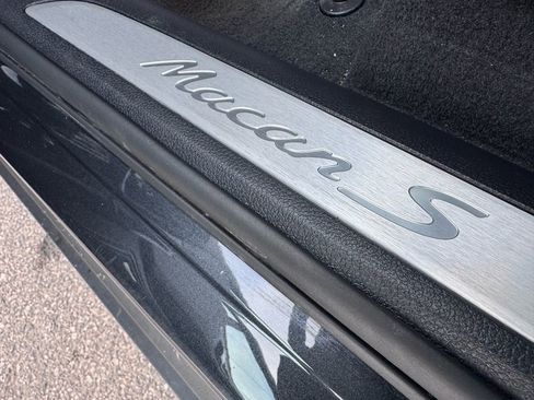 Used 2022 Porsche Macan S image 16
