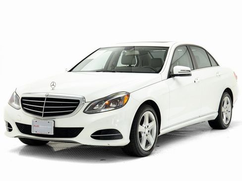Used 2015 Mercedes-Benz E 250 BlueTEC 4MATIC Sedan image 30