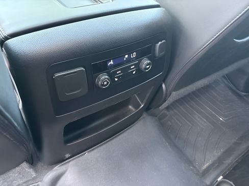 Used 2019 GMC Yukon SLT AWD/4WD image 20