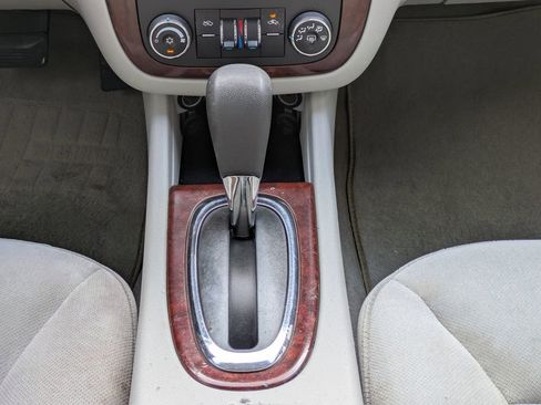Used 2010 Chevrolet Impala LS FWD image 18