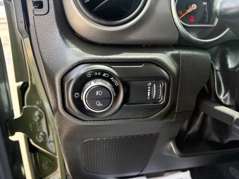 Used 2023 Jeep Gladiator Sport AWD/4WD image 25