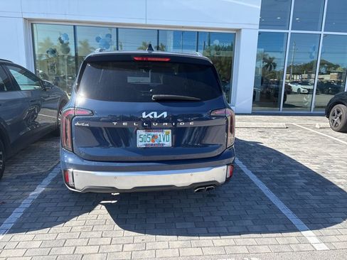 Used 2024 Kia Telluride EX w/ EX Captain's Chair Package image 21