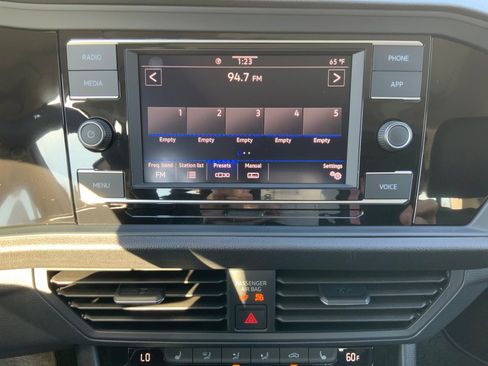 Used 2024 Volkswagen Jetta SE image 17