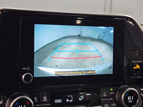Used 2024 Toyota Highlander XLE image 31