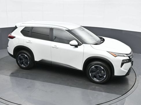 Used 2024 Nissan Rogue SV AWD/4WD image 24