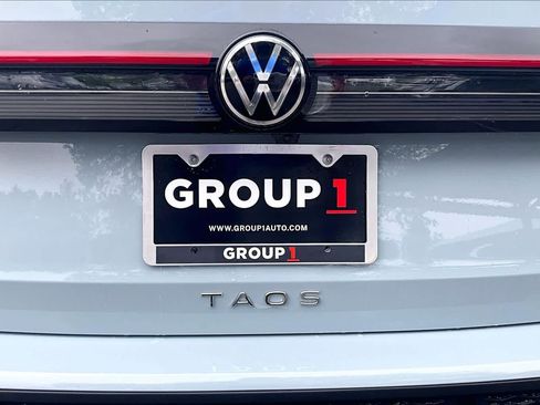 New 2026 Volkswagen Taos SE FWD image 15