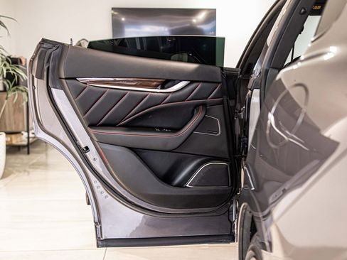 Used 2019 Maserati Levante S GranSport image 37