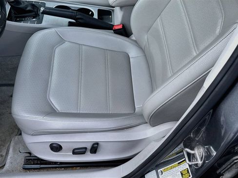 Used 2015 Volkswagen Passat TDI SE FWD image 20