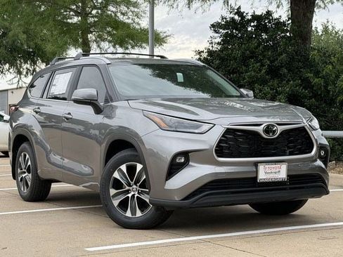 New 2026 Toyota Highlander XLE AWD/4WD image 2