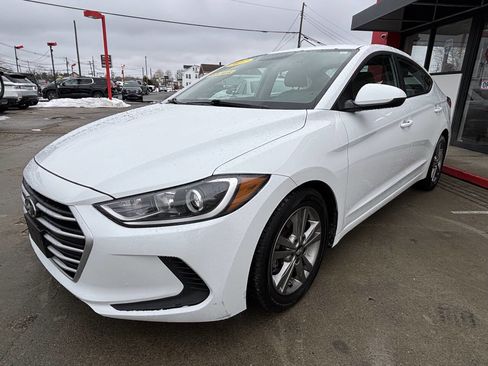 Used 2017 Hyundai Elantra SE image 4