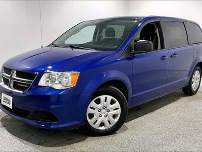Used 2018 Dodge Grand Caravan SE w/ UConnect Hands-Free Group