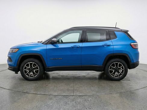 Used 2025 Jeep Compass Trailhawk image 5