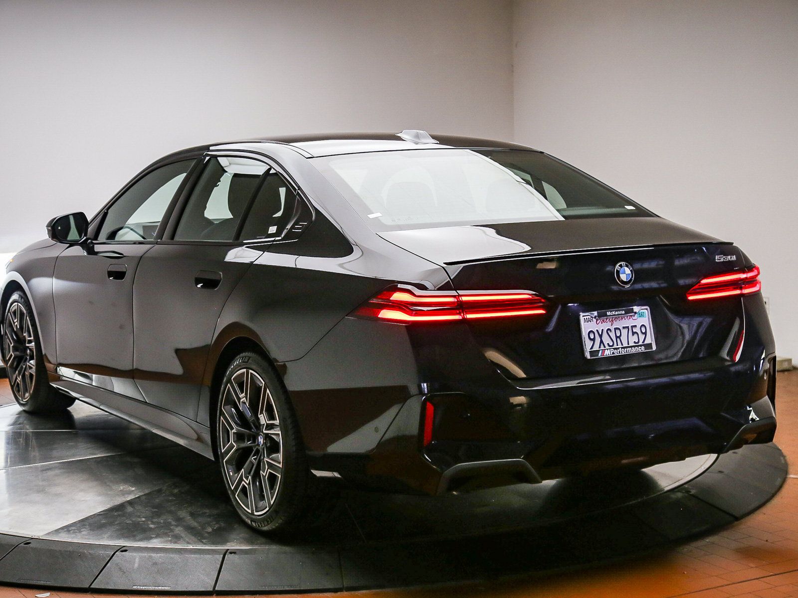 Used 2026 BMW 530i w/ M Sport Package RWD image 5
