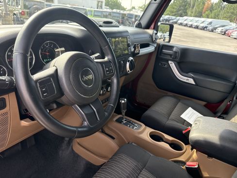 Used 2012 Jeep Wrangler Unlimited Rubicon AWD/4WD image 21