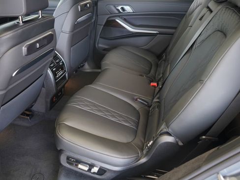 Used 2026 BMW X7 xDrive40i w/ M Sport Package AWD/4WD image 19
