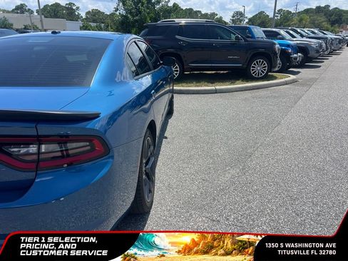 Used 2020 Dodge Charger SXT w/ Blacktop Package RWD image 5