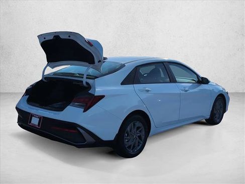 New 2026 Hyundai Elantra Blue image 2