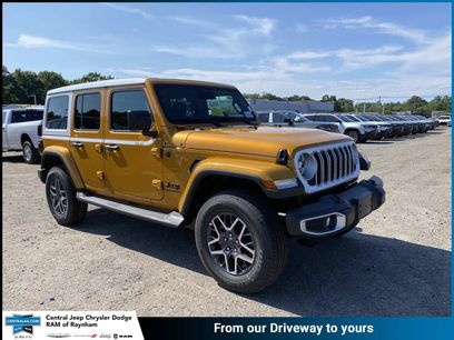 New 2026 Jeep Wrangler Unlimited Sahara w/ Whitecap Package