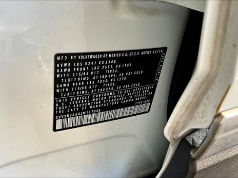 Used 2018 Volkswagen Tiguan SE w/ Panoramic Sunroof Package image 31