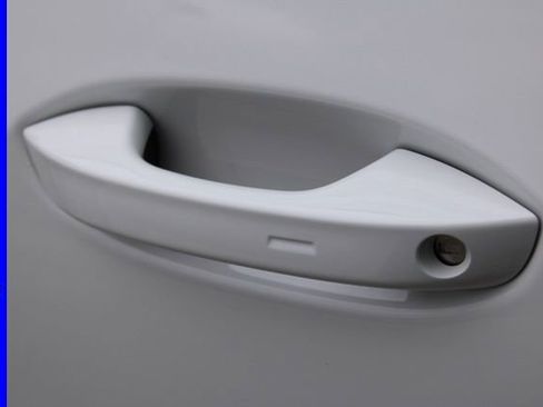 Used 2025 Volkswagen Tiguan SE image 15